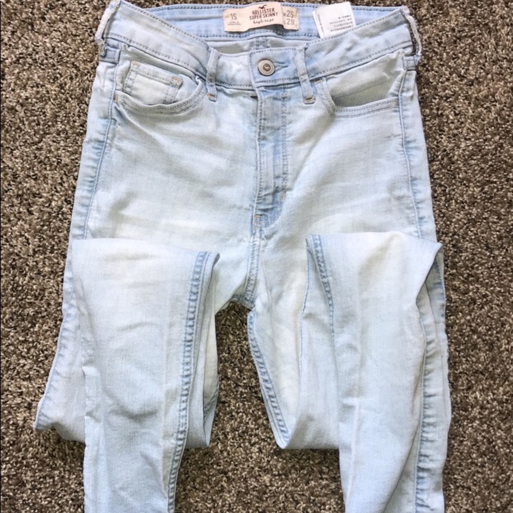 hollister high waisted light wash jeans
